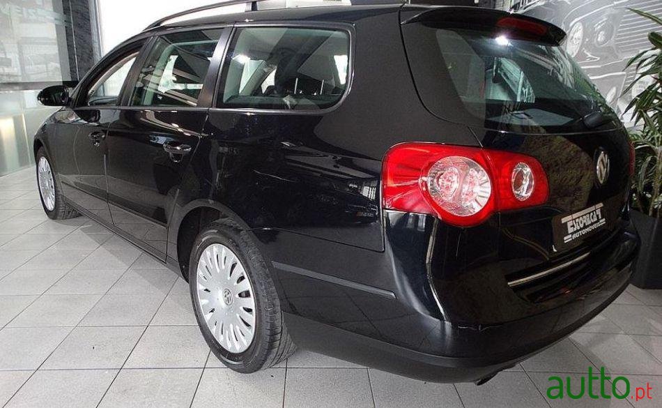 2010' Volkswagen Passat Variant photo #2