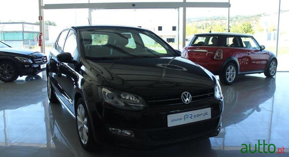2011' Volkswagen Polo photo #2