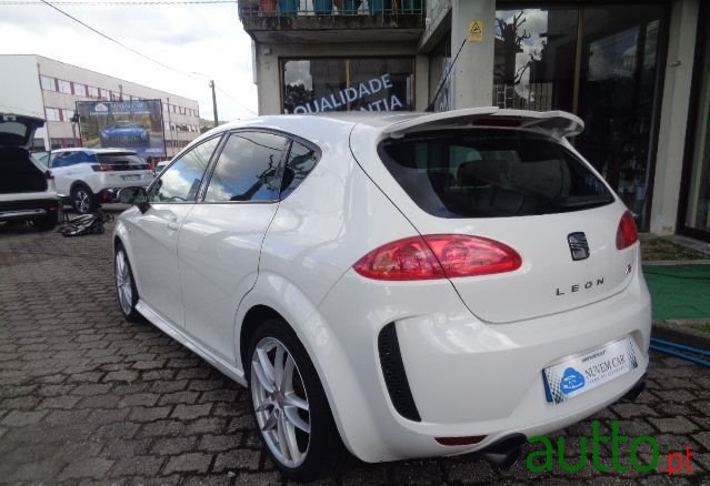 2009' SEAT Leon photo #2