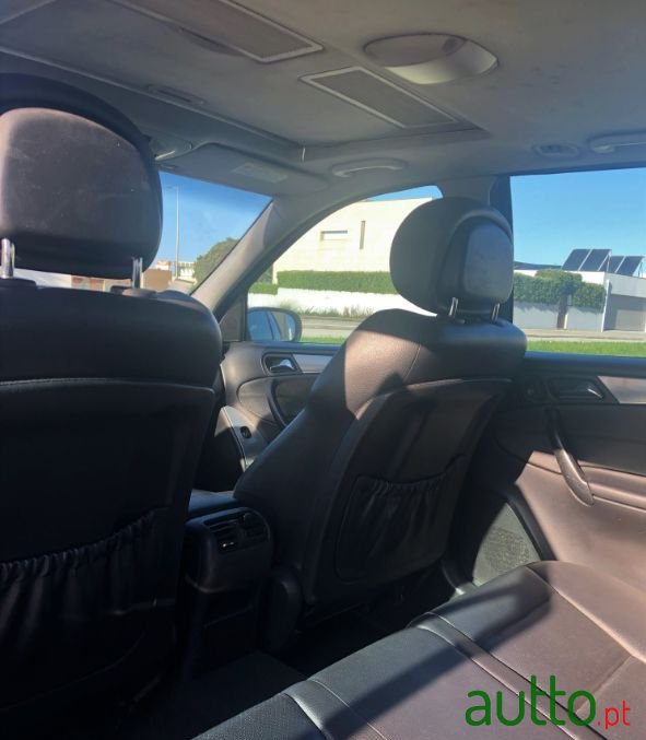 2005' Mercedes-Benz 220 photo #4