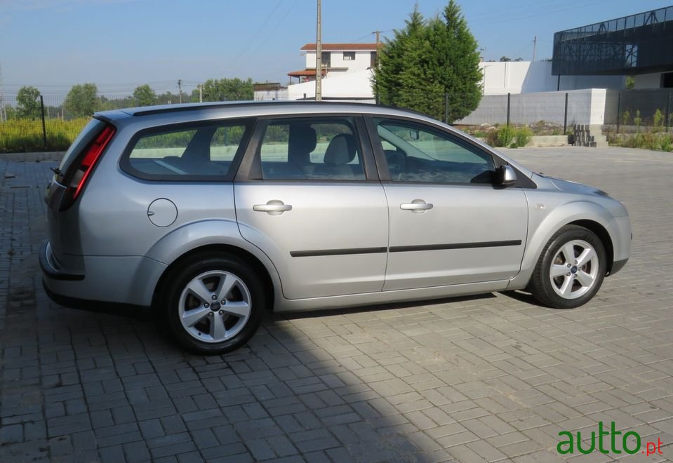 2006' Ford Focus Sw photo #2