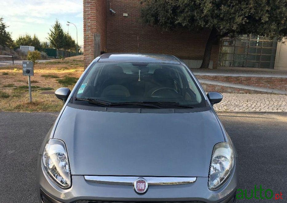 2011' Fiat Grande Punto photo #1