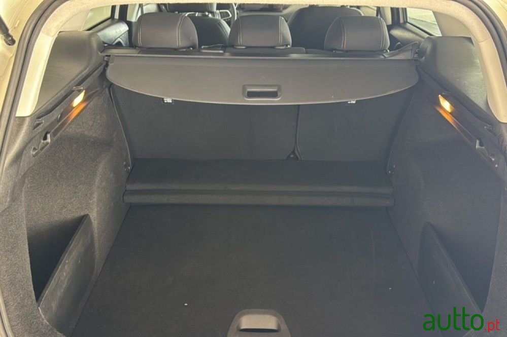 2023' Fiat Tipo Station Wagon Cross photo #6