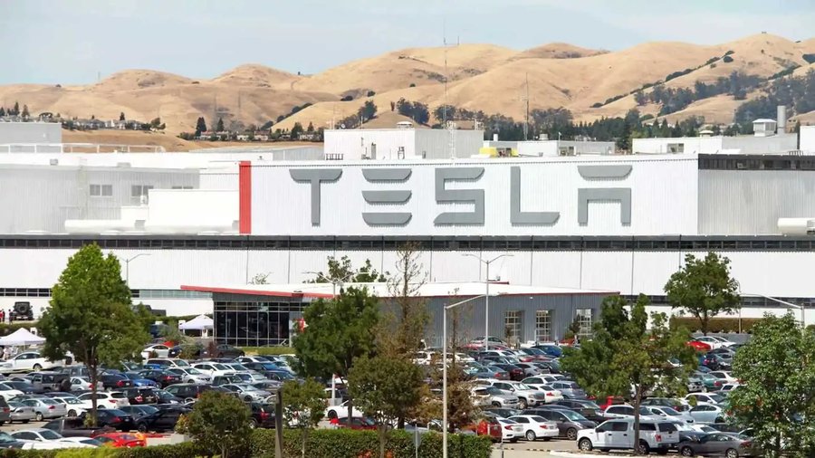 Tesla Loses Some of Its Most Important Executives in Massive Layoff Round