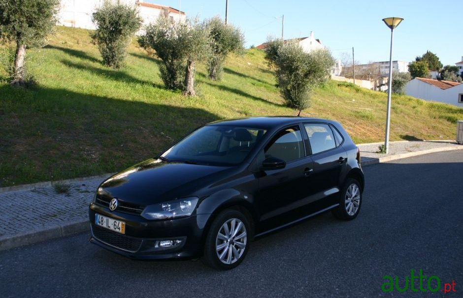 2009' Volkswagen Polo 1.6 Tdi Highline photo #2