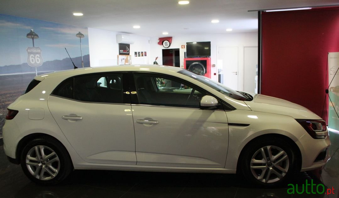2018' Renault Megane photo #4