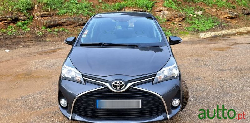 2015' Toyota Yaris photo #3