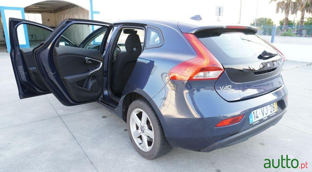 2015' Volvo V40 photo #2