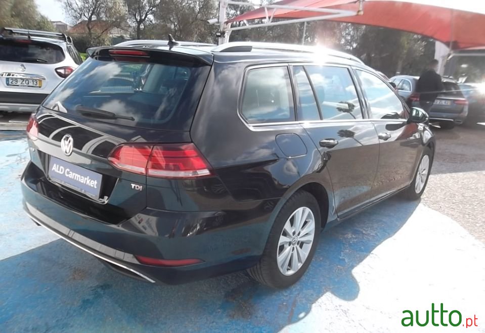 2017' Volkswagen Golf Variant photo #4