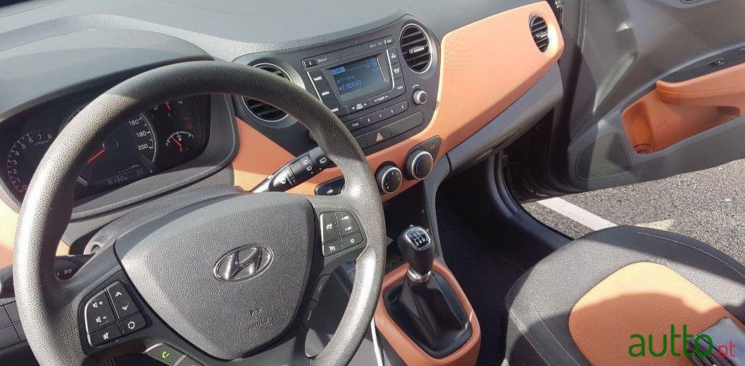 2017' Hyundai i10 photo #2