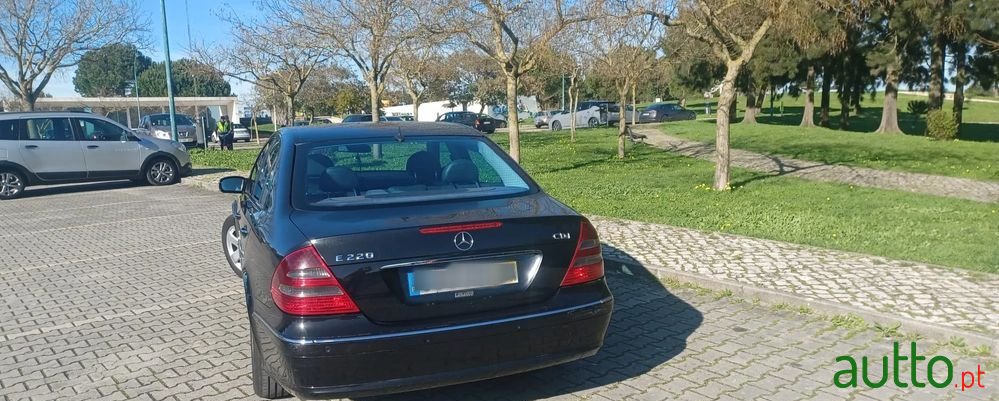 2005' Mercedes-Benz E 220 photo #5