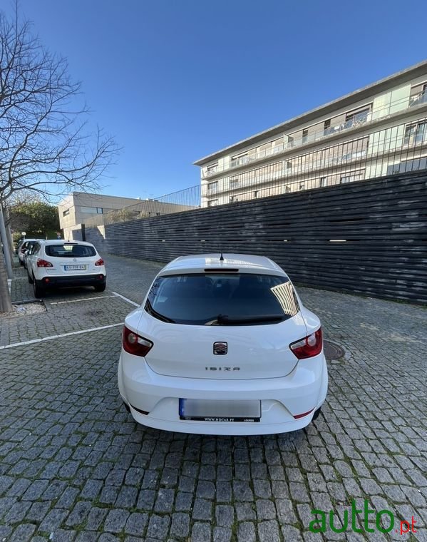 2010' SEAT Ibiza photo #2