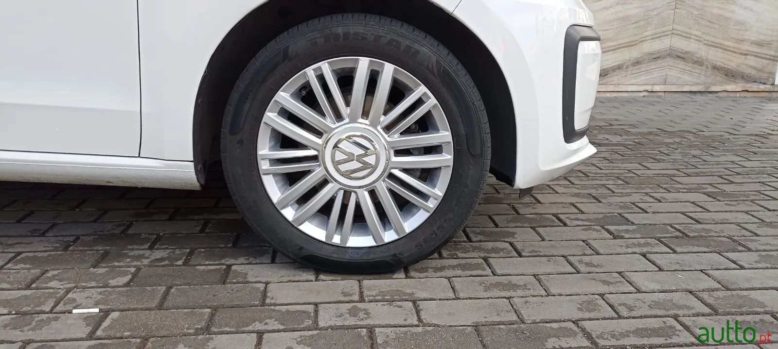 2019' Volkswagen Up photo #6