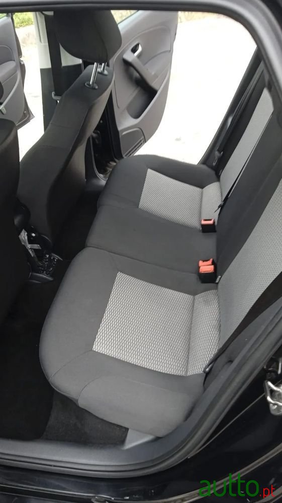 2013' Volkswagen Polo photo #6