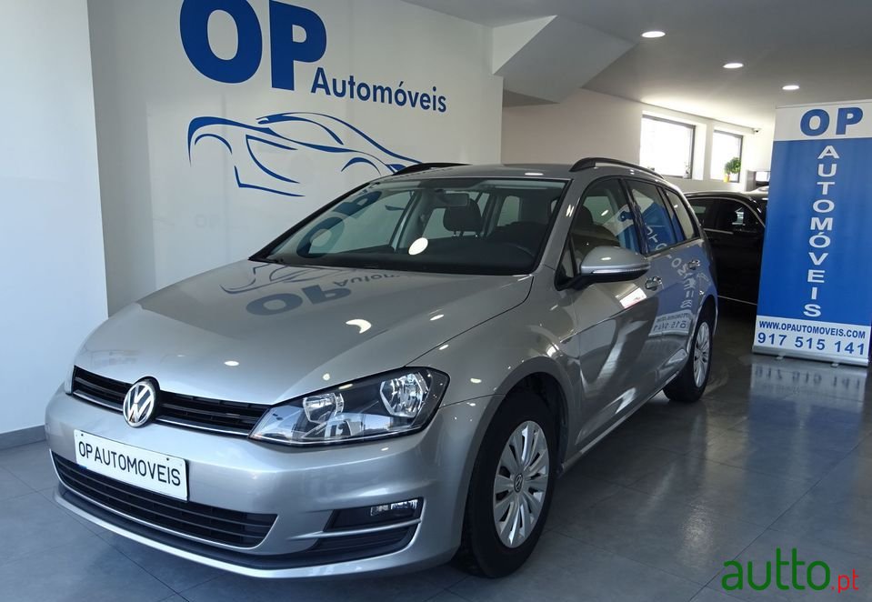2015' Volkswagen Golf Variant photo #2