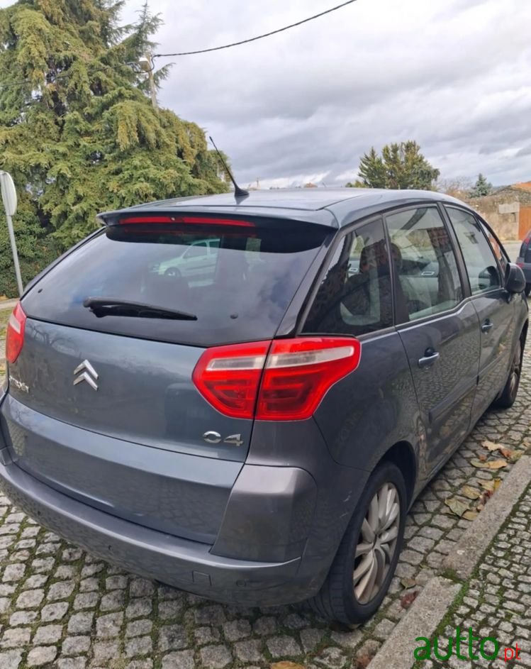 2008' Citroen C4 Picasso photo #5