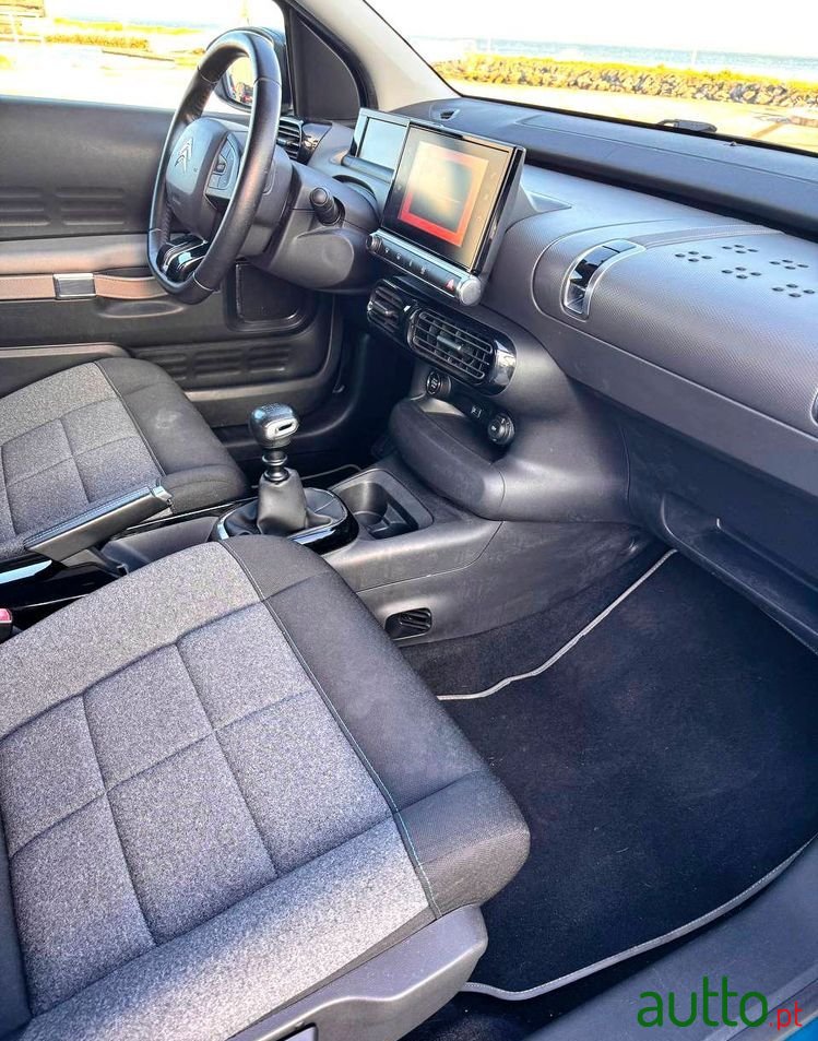 2019' Citroen C4 Cactus 1.5 Bluehdi Shine photo #6