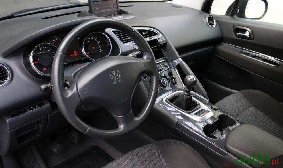2011' Peugeot 3008 1.6 Hdi Sport photo #2