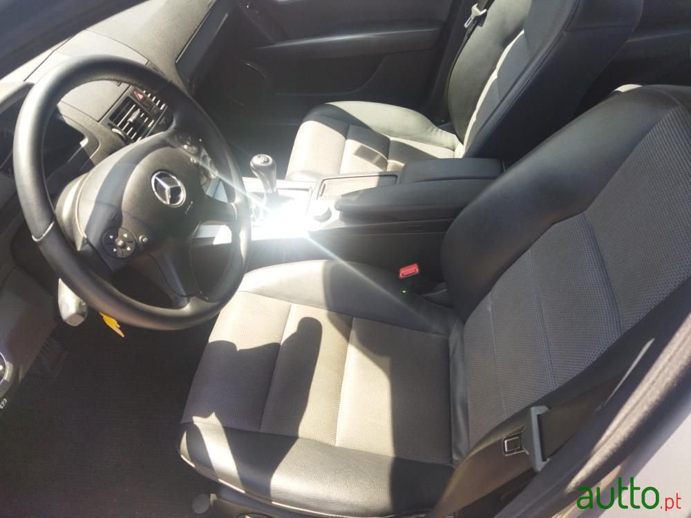 2008' Mercedes-Benz C-220 photo #4