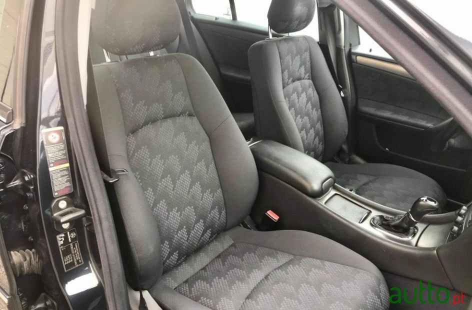 2003' Mercedes-Benz C-270 Avantgarde photo #3