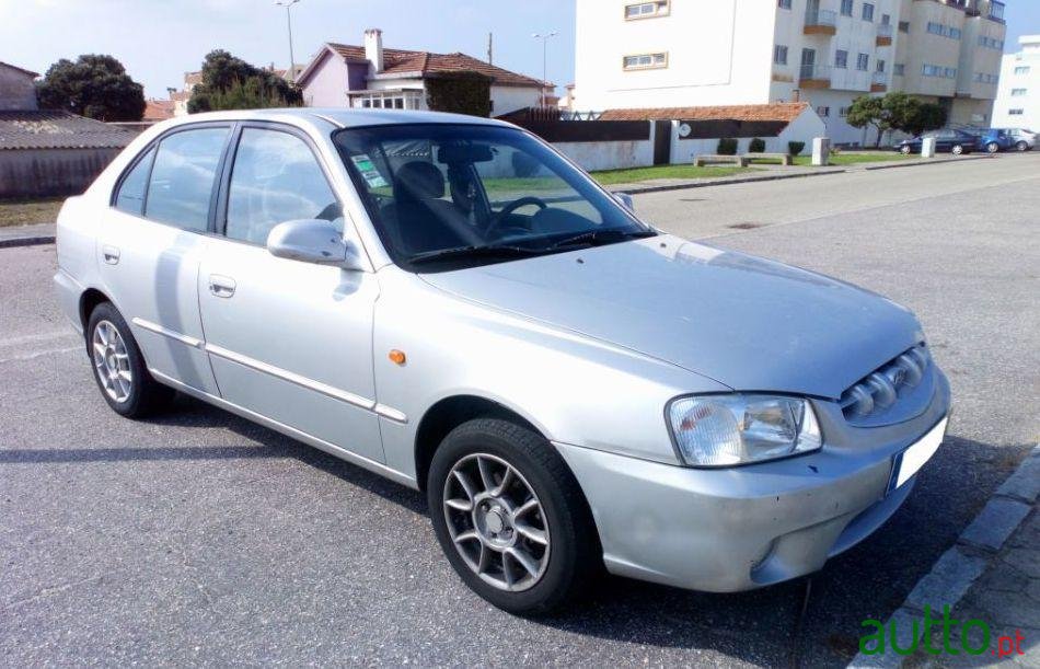1999' Hyundai Accent Gls photo #1