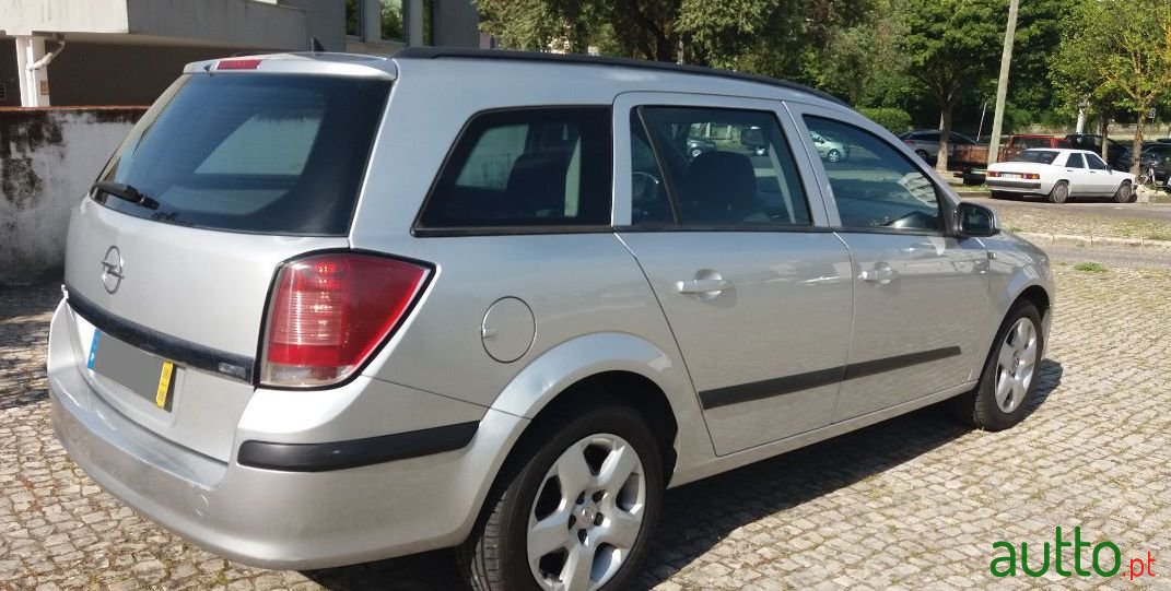 2006' Opel Astra Caravan photo #2