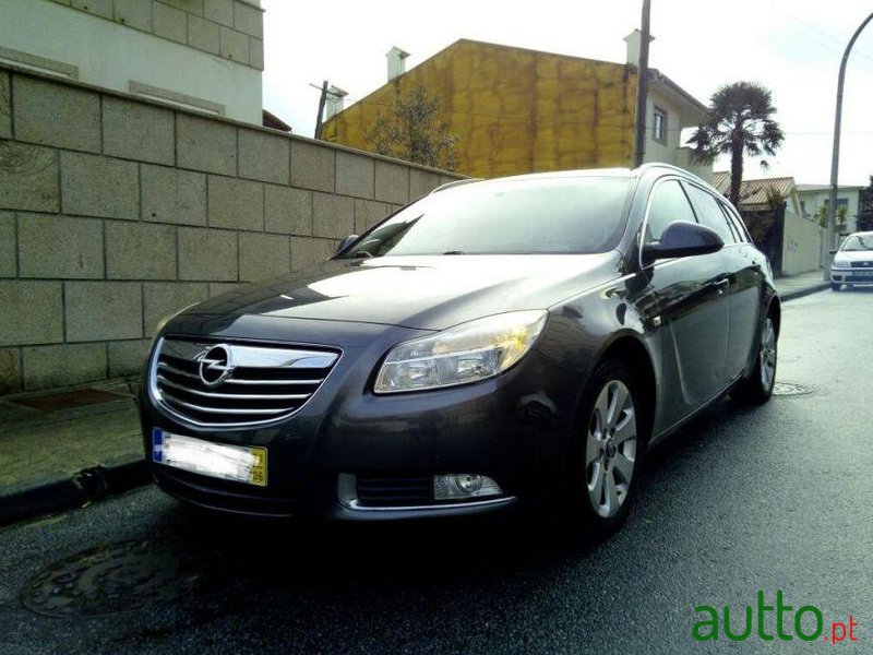 2011' Opel Insignia Sport Tourer photo #1