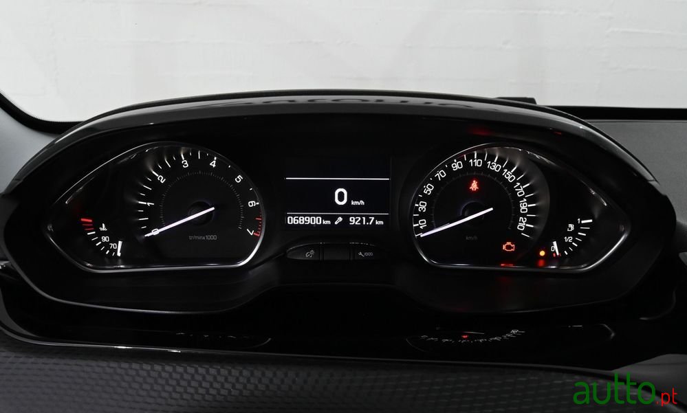 2016' Peugeot 2008 1.2 Puretech Style photo #4