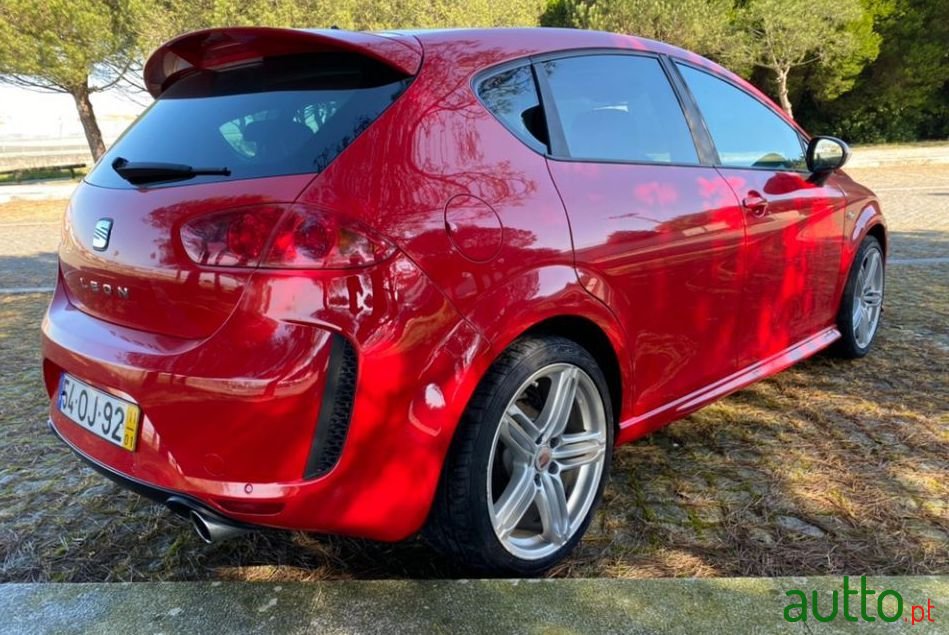 2011' SEAT Leon photo #3