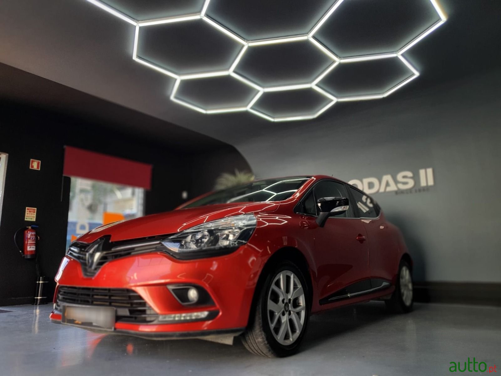 2019' Renault Clio photo #1