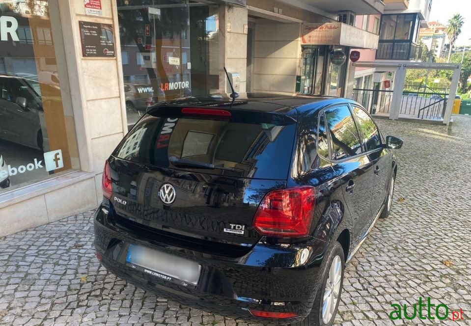 2015' Volkswagen Polo photo #5