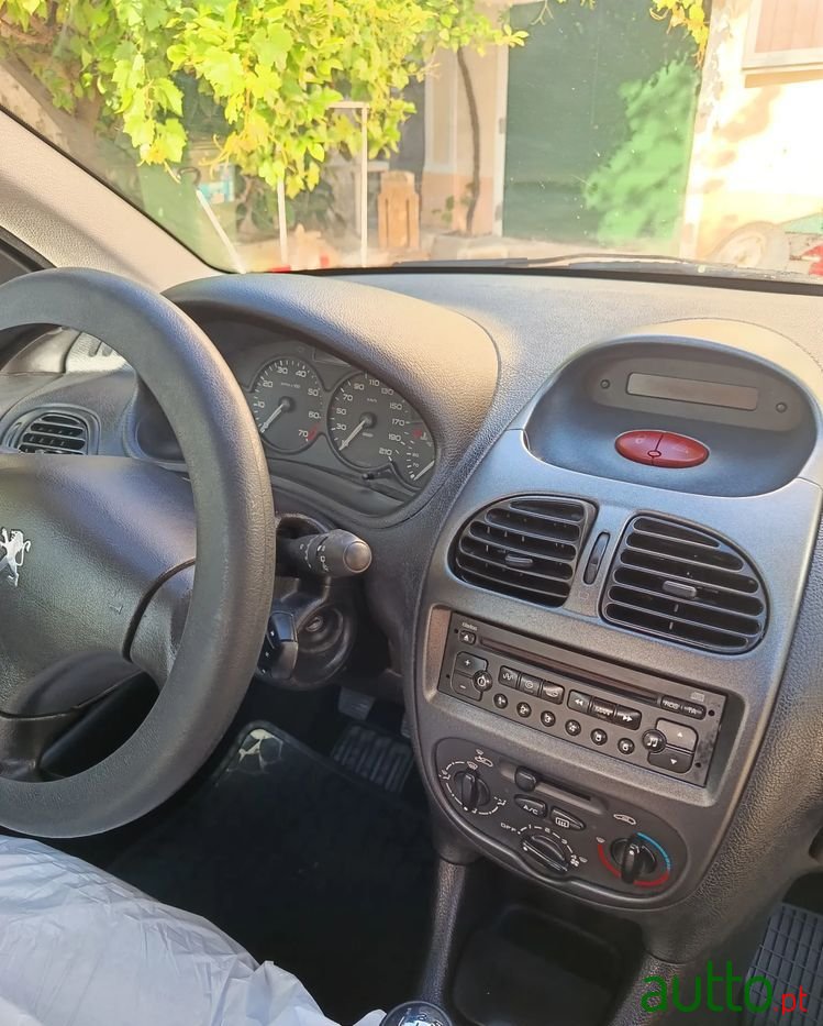 2006' Peugeot 206 Sw photo #3