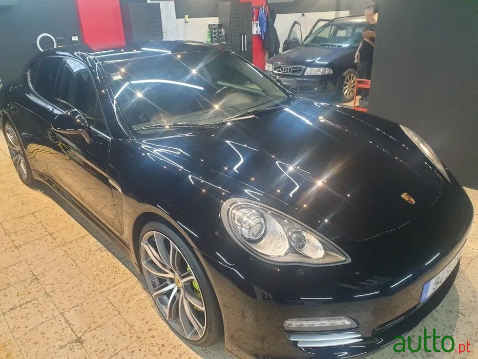 2012' Porsche Panamera photo #1