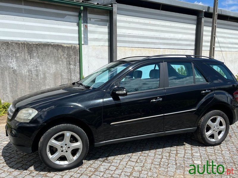 2006' Mercedes-Benz ML 320 Cdi photo #2