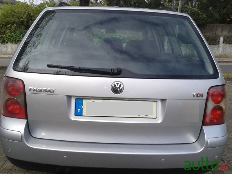2002' Volkswagen Passat Variant photo #4