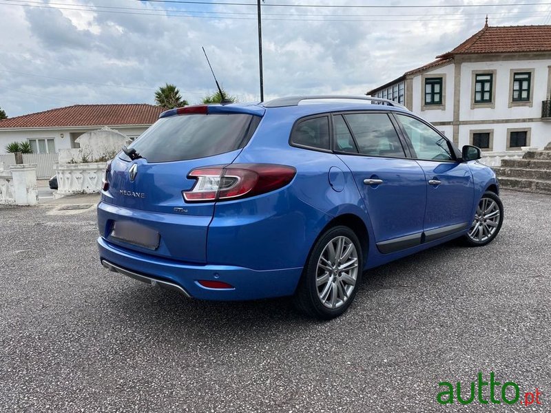 2010' Renault Megane Sport Tourer photo #3