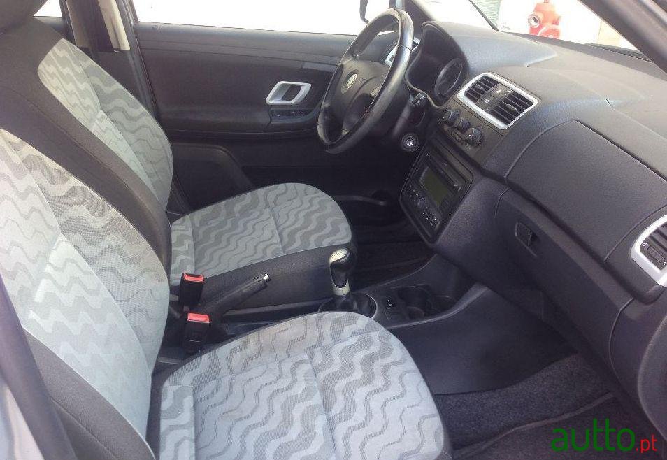 2008' Skoda Fabia Break photo #1