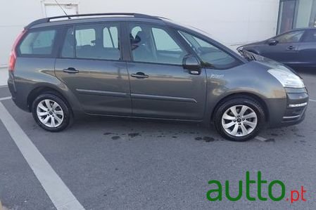 2013' Citroen C4 Grand Picasso photo #5