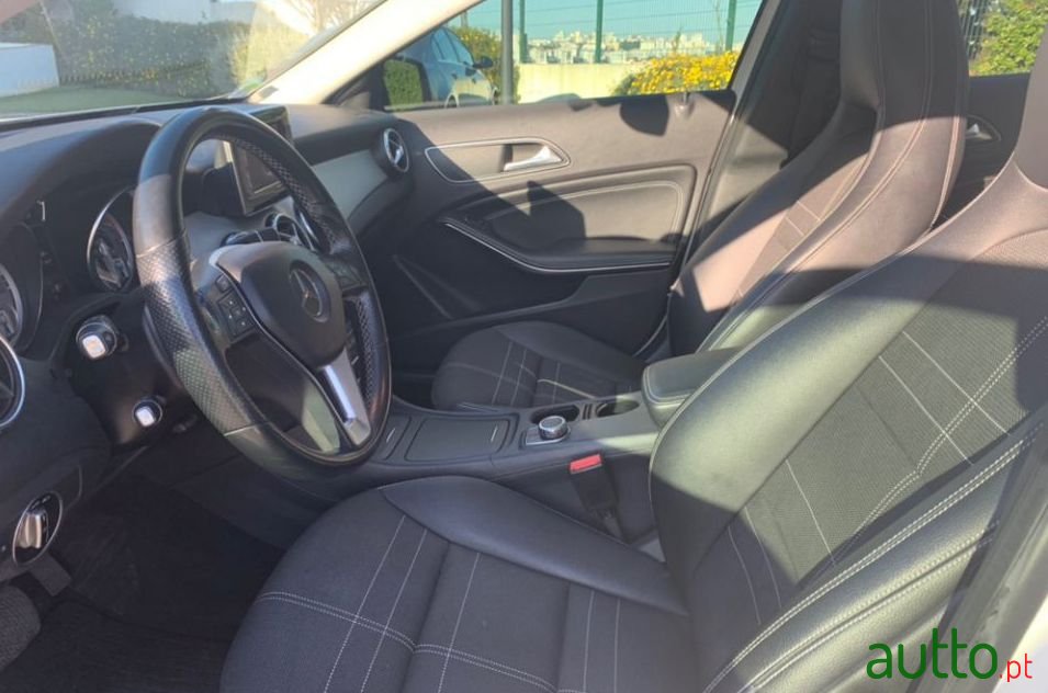 2014' Mercedes-Benz Gla-200 Urban photo #2