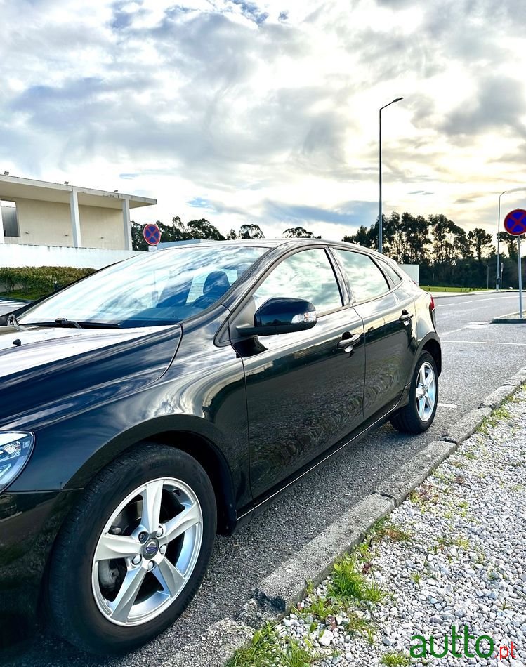 2016' Volvo V40 photo #2