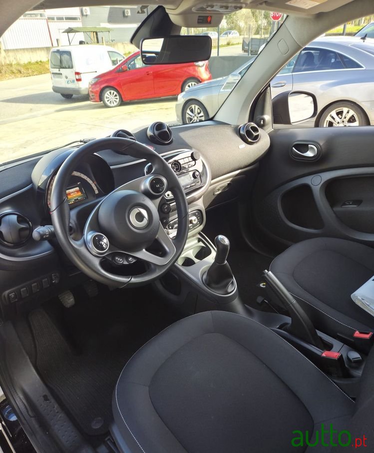 2019' Smart Fortwo Coupé photo #6