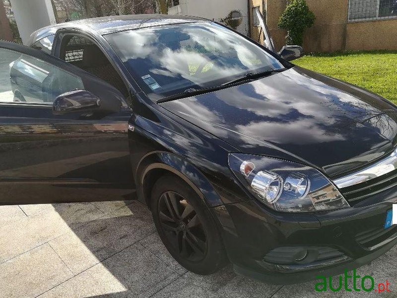 2009' Opel Astra Gtc photo #1