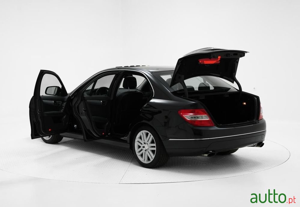 2008' Mercedes-Benz Classe C photo #5