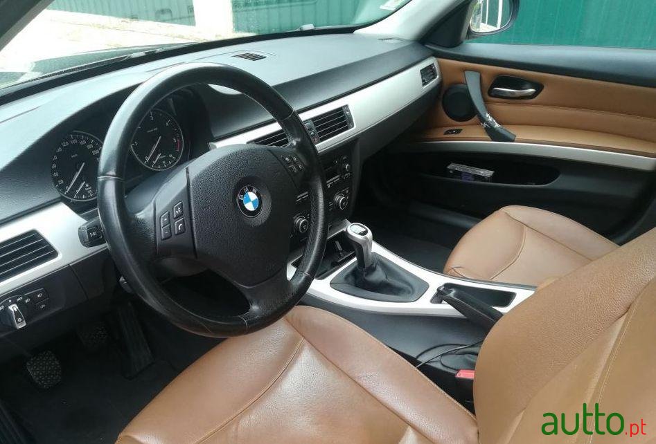 2009' BMW 320 Diesel Pack Confort photo #3