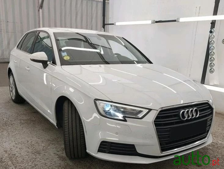 2019' Audi A3 Sportback photo #2