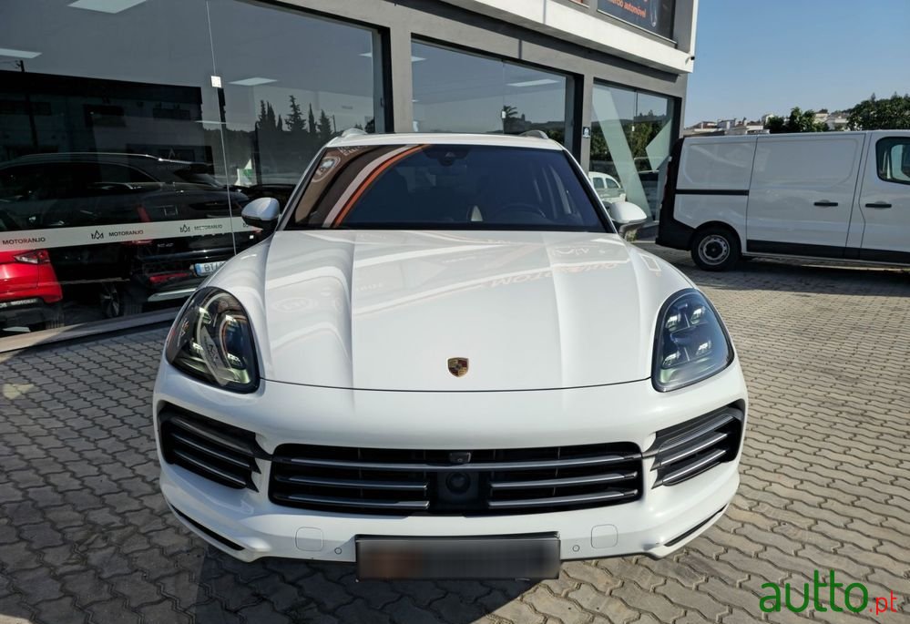 2018' Porsche Cayenne E-Hybrid photo #2