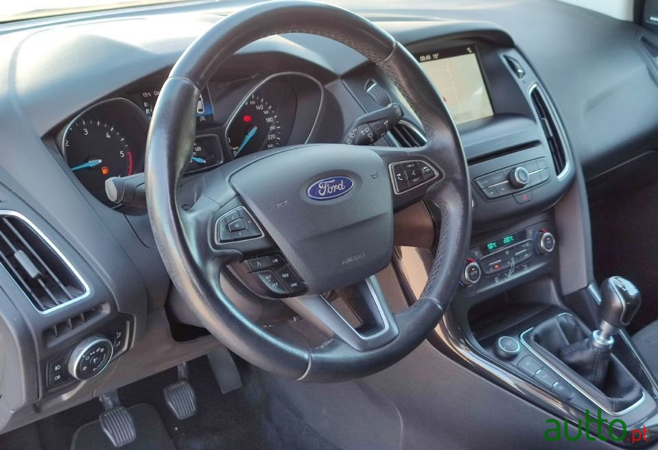 2017' Ford Focus photo #3