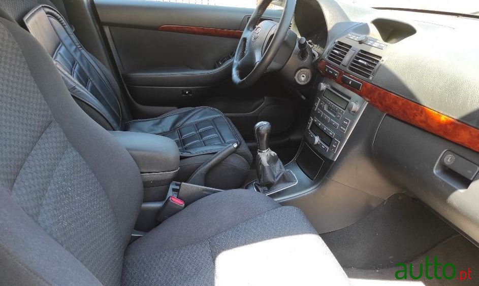 2005' Toyota Avensis Sw photo #4