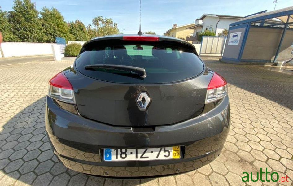 2010' Renault Megane Coupe photo #4