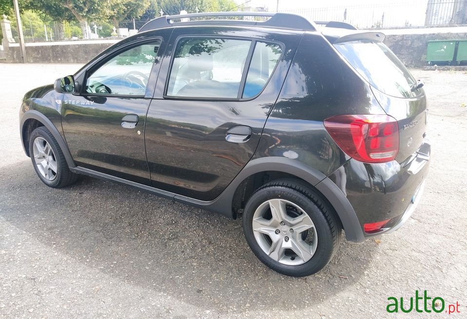 2017' Dacia Sandero Stepway photo #4